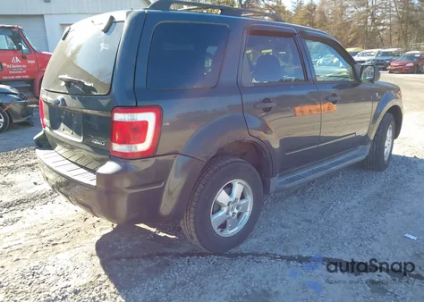 2008 Ford Escape Xlt z USA, uszkodzony, nr VIN 1FMCU931X8KC45104